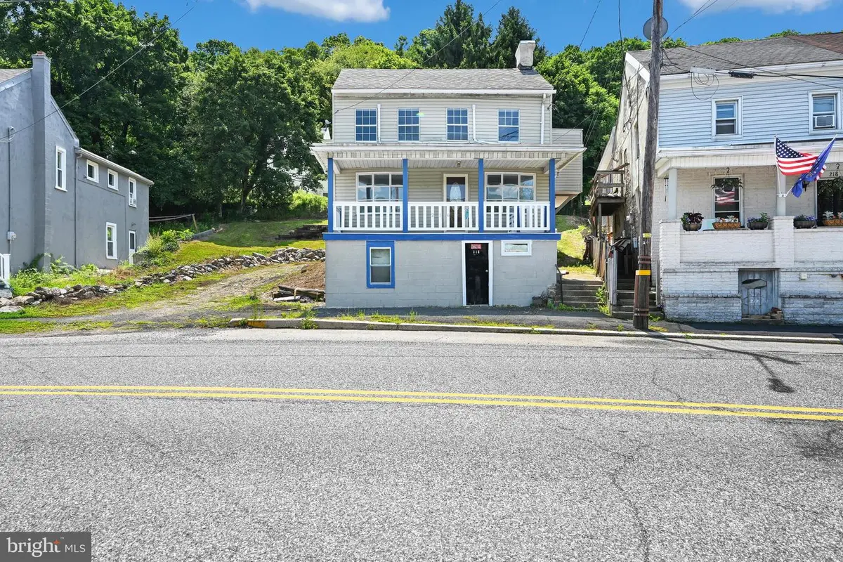 216 W Bacon St, Pottsville, PA 17901 - #1