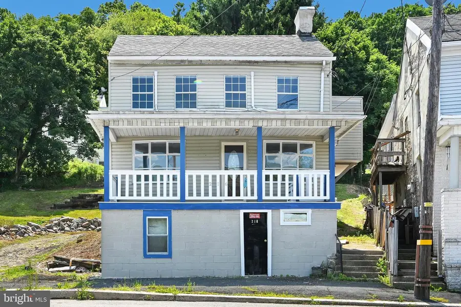216 W Bacon St, Pottsville, PA 17901 - #2