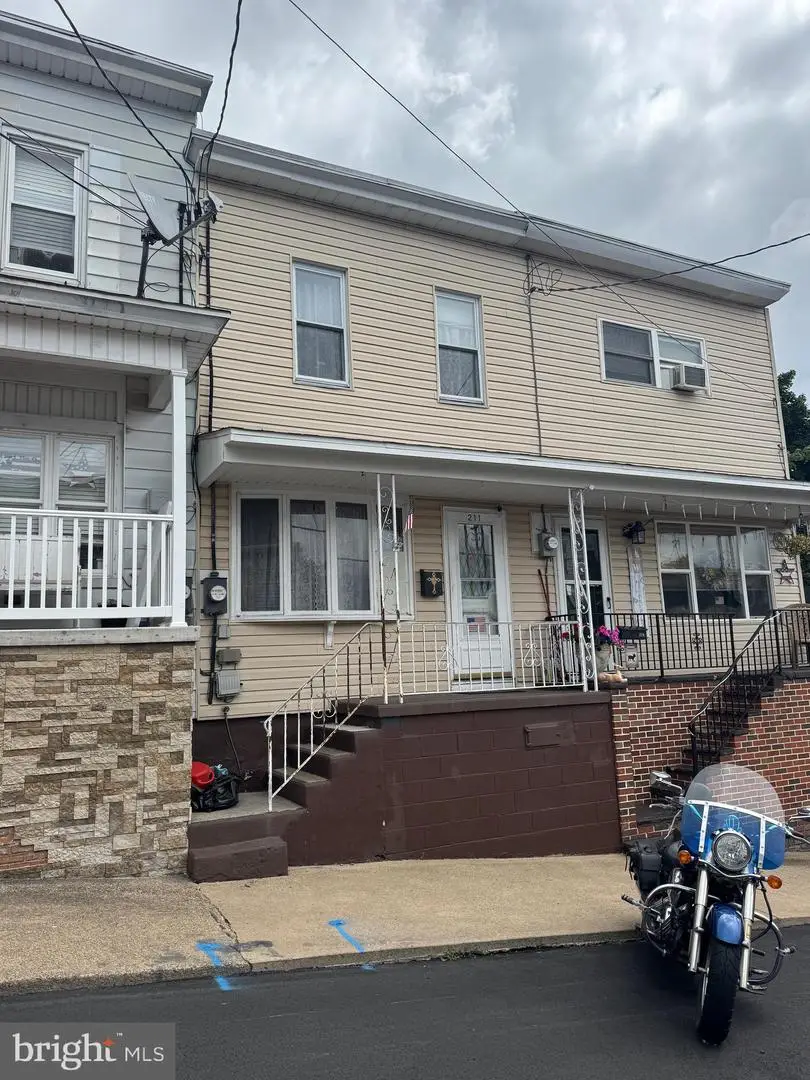 211 N Catherine St, Shenandoah, PA 17976 - #1