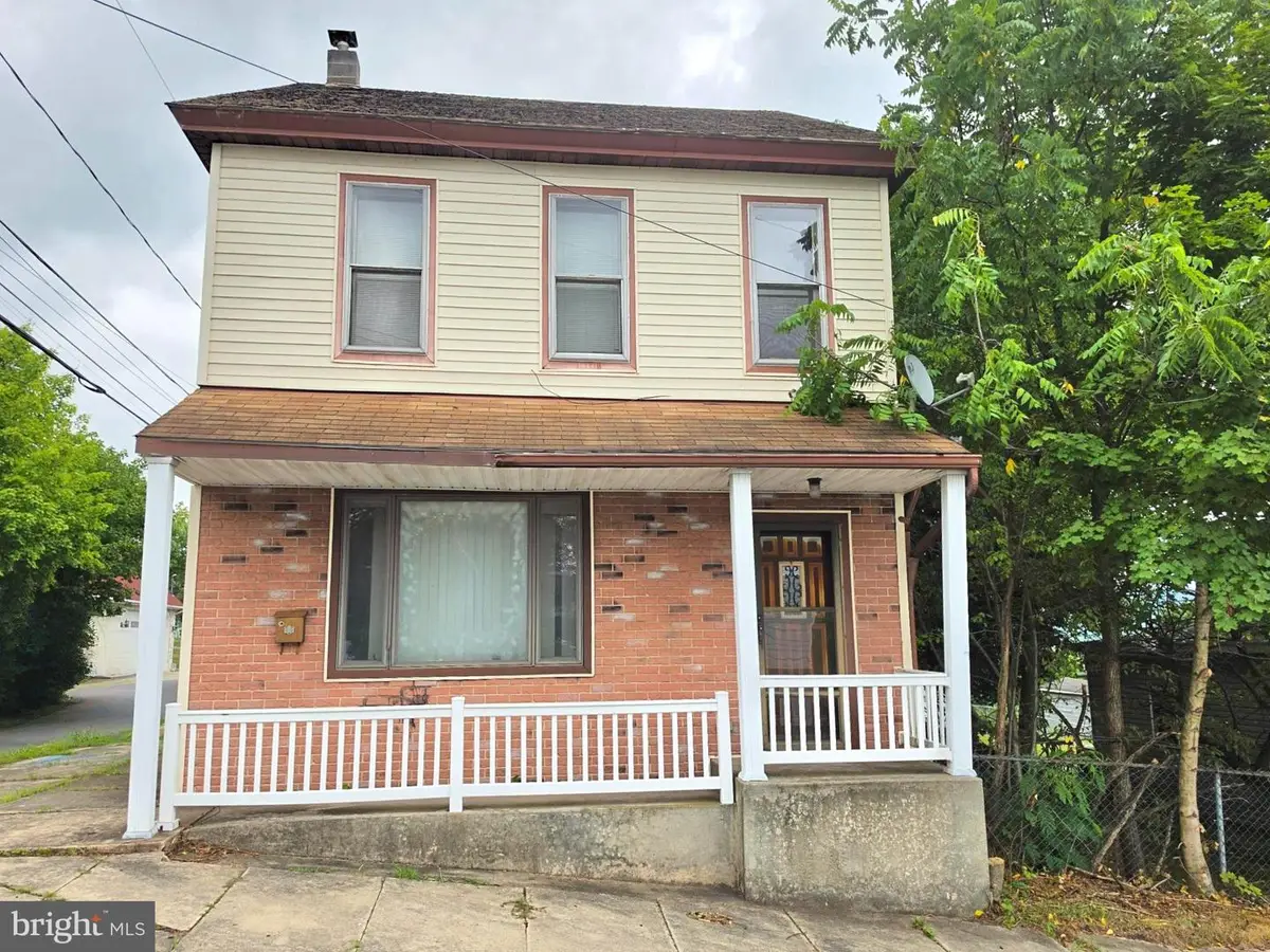2 E Colliery Ave, Tower City, PA 17980 - #1