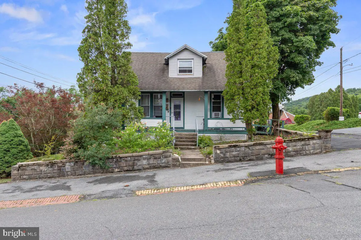 230 N 2nd St, Auburn, PA 17922 - #1