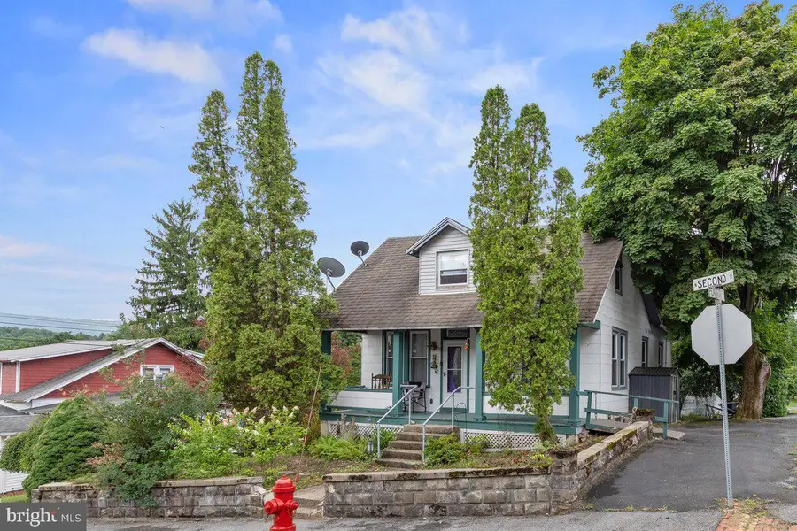 230 N 2nd St, Auburn, PA 17922 - #2