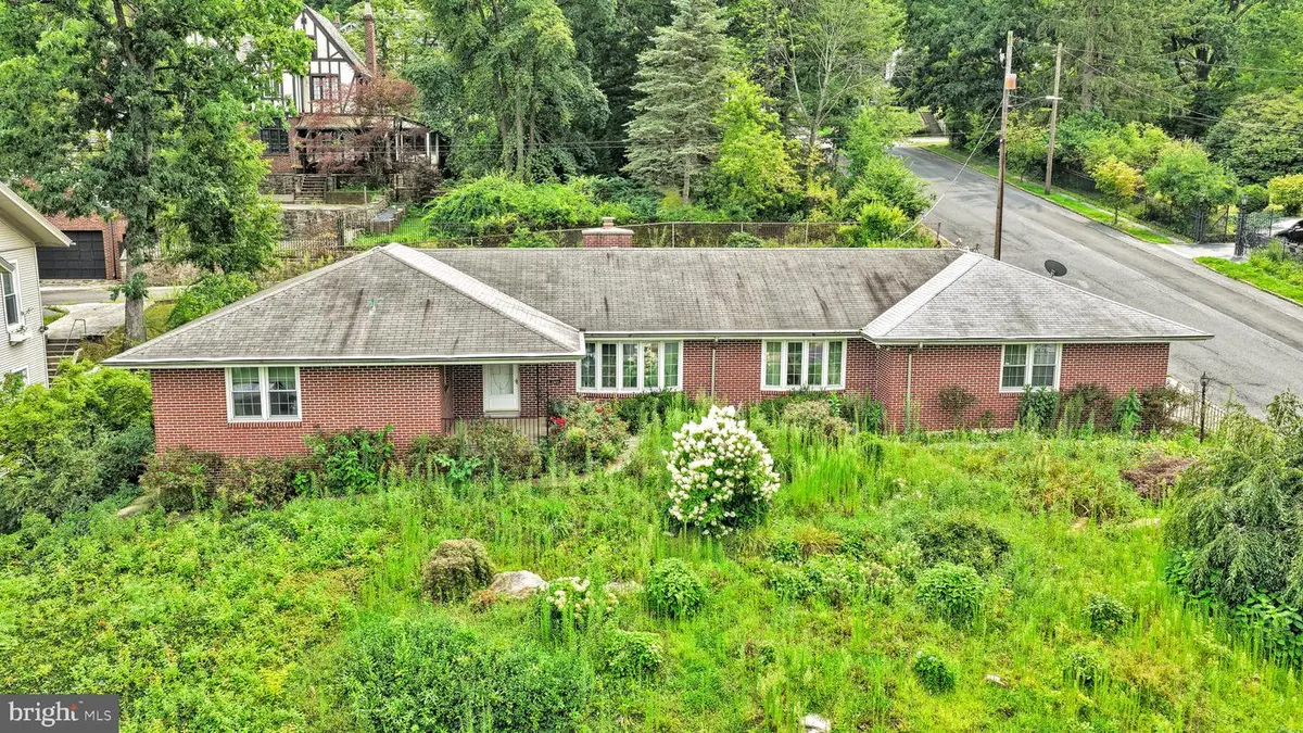1323 Mahantongo St, Pottsville, PA 17901 - #1