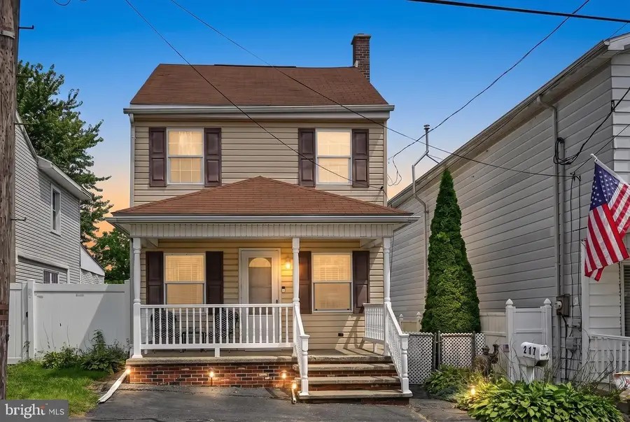 217 N Center St, Frackville, PA 17931 - #2