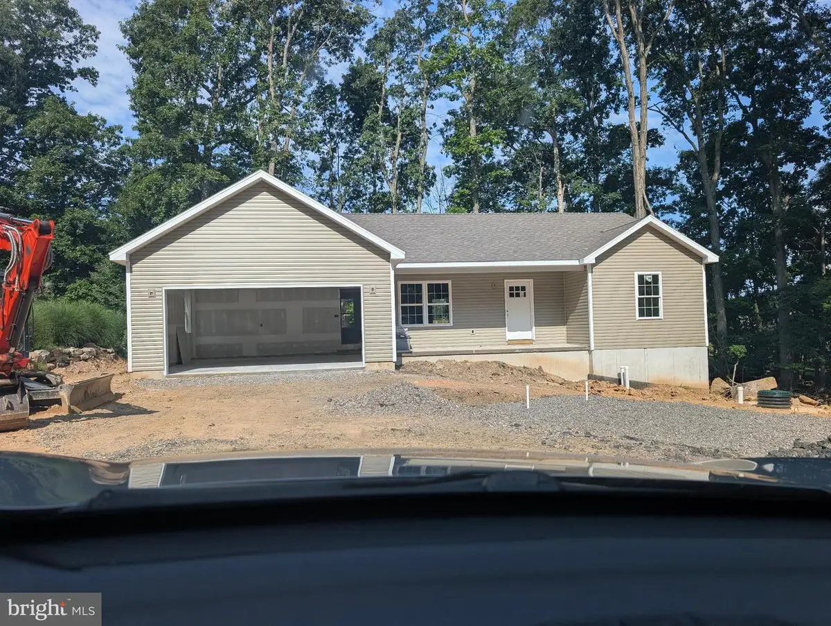 121 Hogan Dr, Auburn, PA 17922 - #1