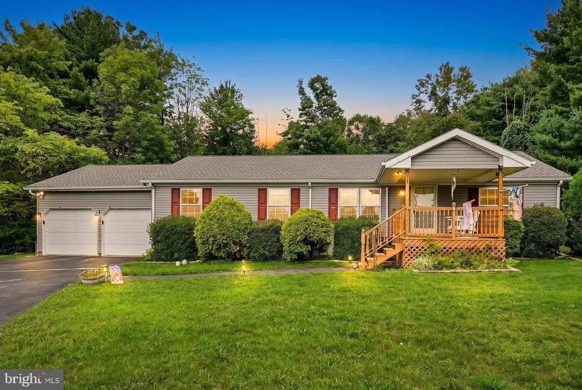 90 Hometown Ave, Tamaqua, PA 18252 - #1