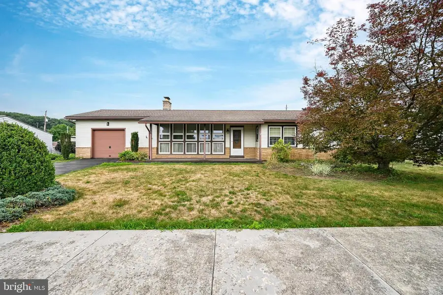 115 Walnut St, Pine Grove, PA 17963 - #3
