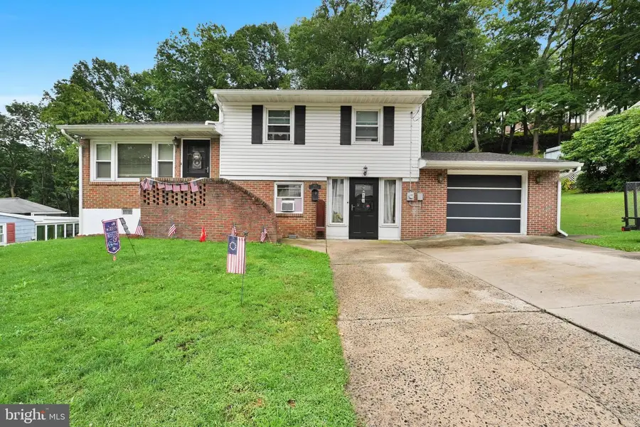 613 S Snyder St, Pottsville, PA 17901 - #2