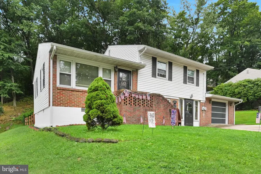 613 S Snyder St, Pottsville, PA 17901 - #3