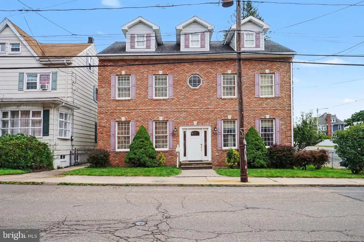 41 S Center St, Frackville, PA 17931 - #1