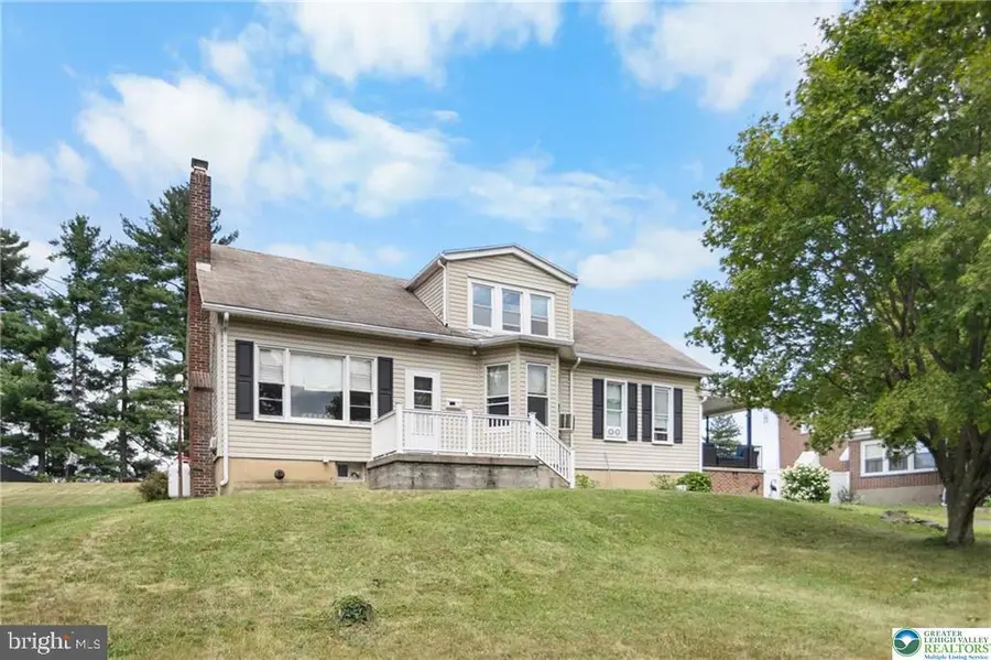 1740 E Elk Ave, Pottsville, PA 17901 - #2