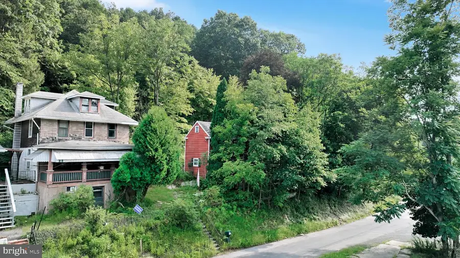 900 Garfield Ave, Pottsville, PA 17901 - #2