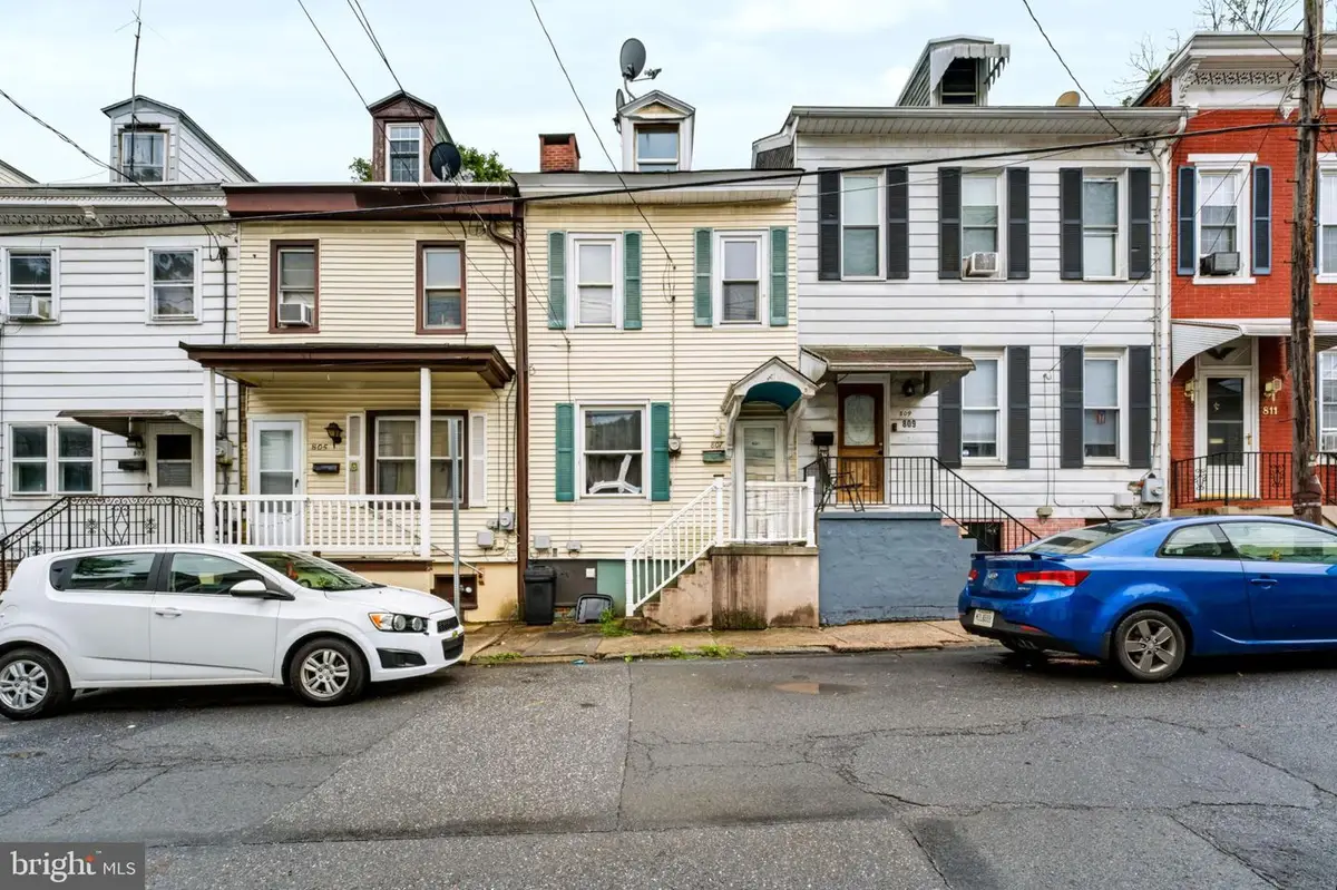 807 W Norwegian St, Pottsville, PA 17901 - #1