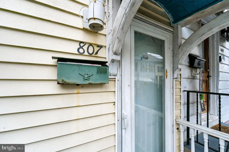 807 W Norwegian St, Pottsville, PA 17901 - #2
