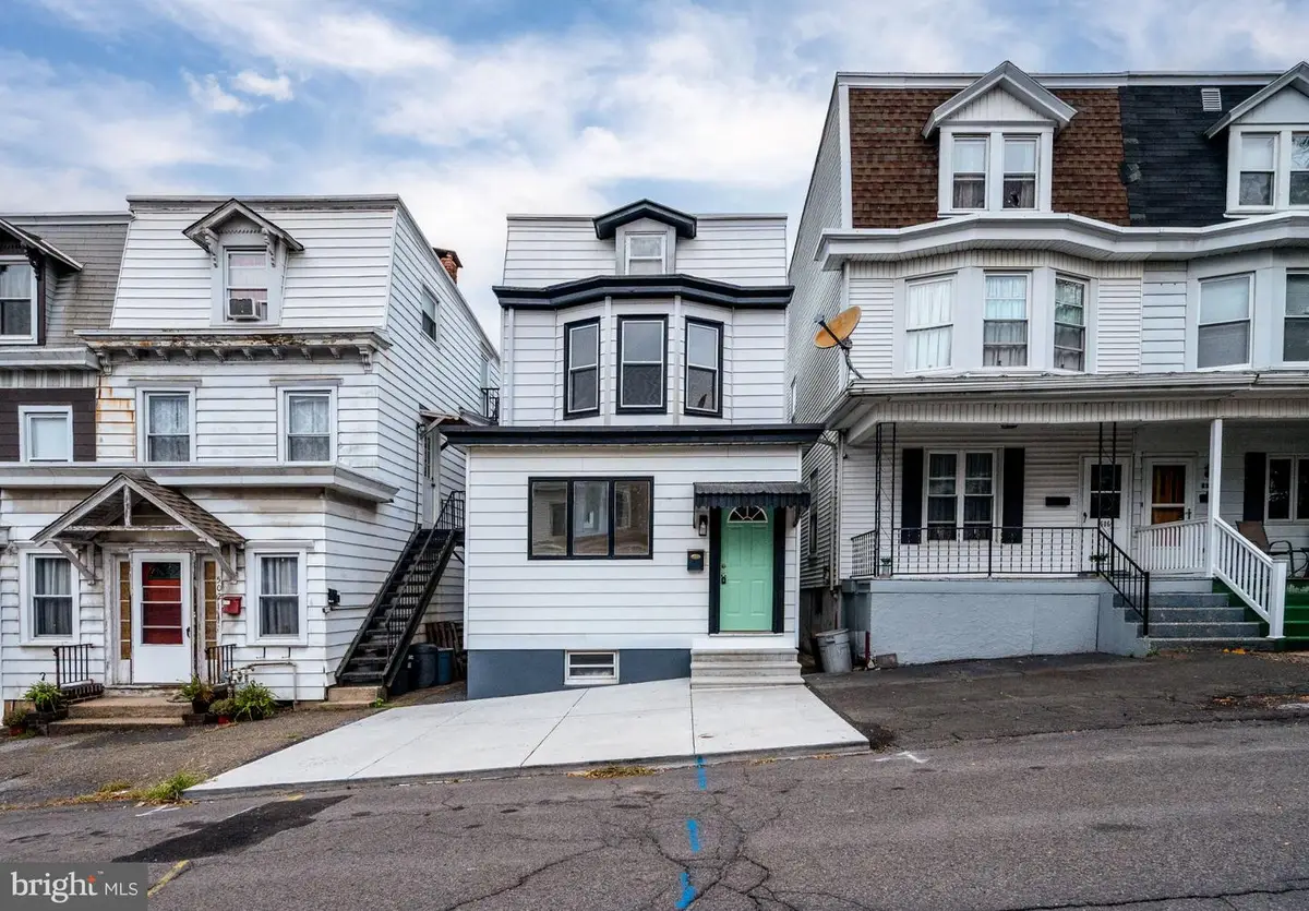 504 Greenwood Ave, Pottsville, PA 17901 - #1