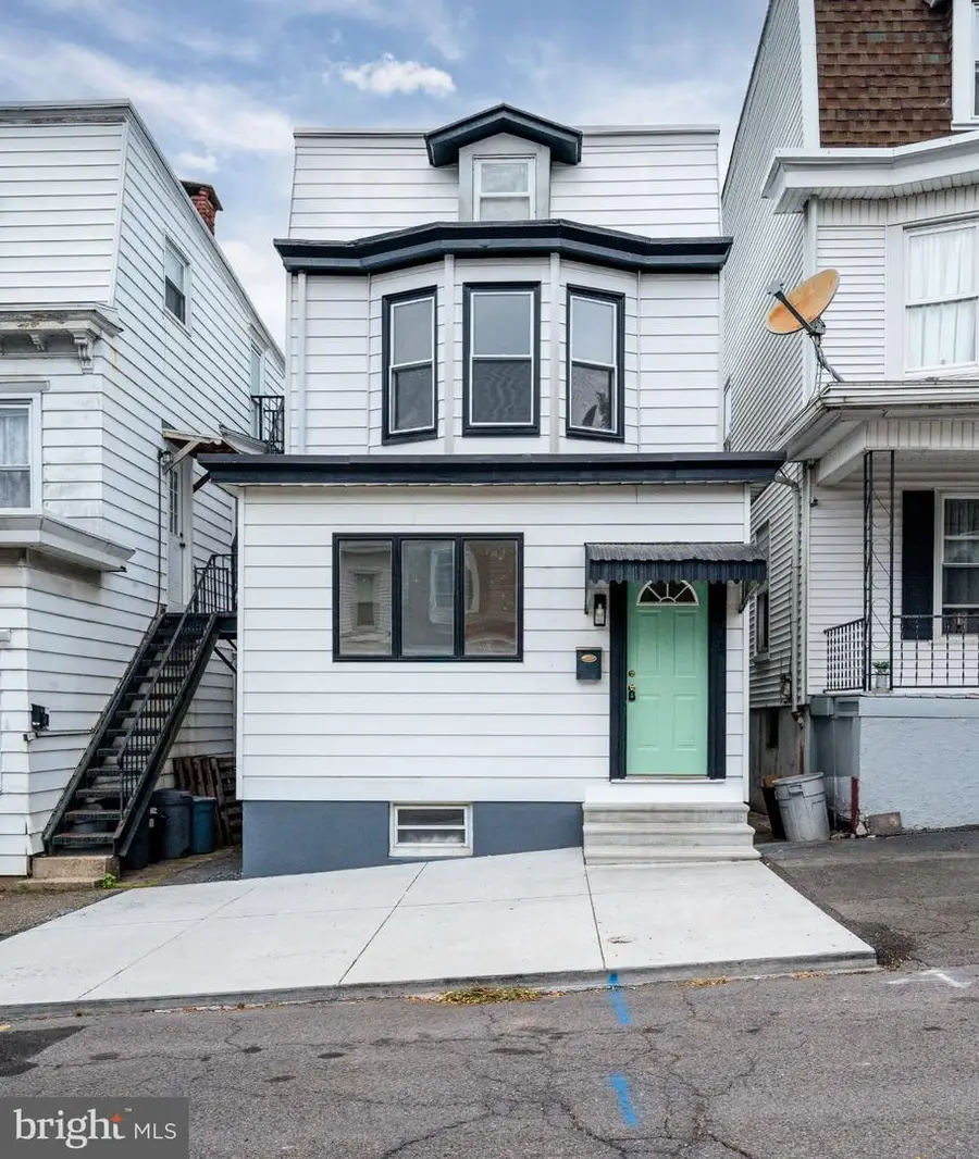 504 Greenwood Ave, Pottsville, PA 17901 - #2