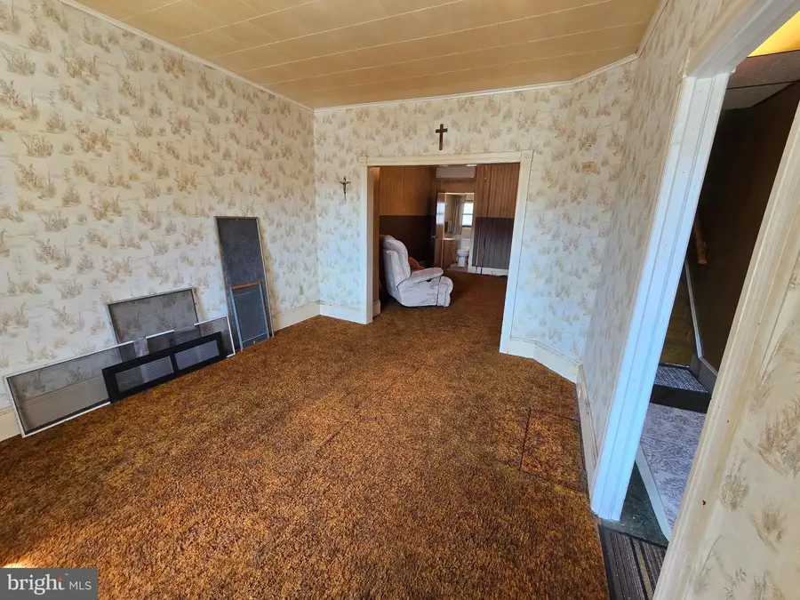 44 W Wiggan St, New Philadelphia, PA 17959 - #3