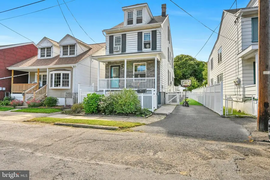 404 S Front St, Saint Clair, PA 17970 - #2