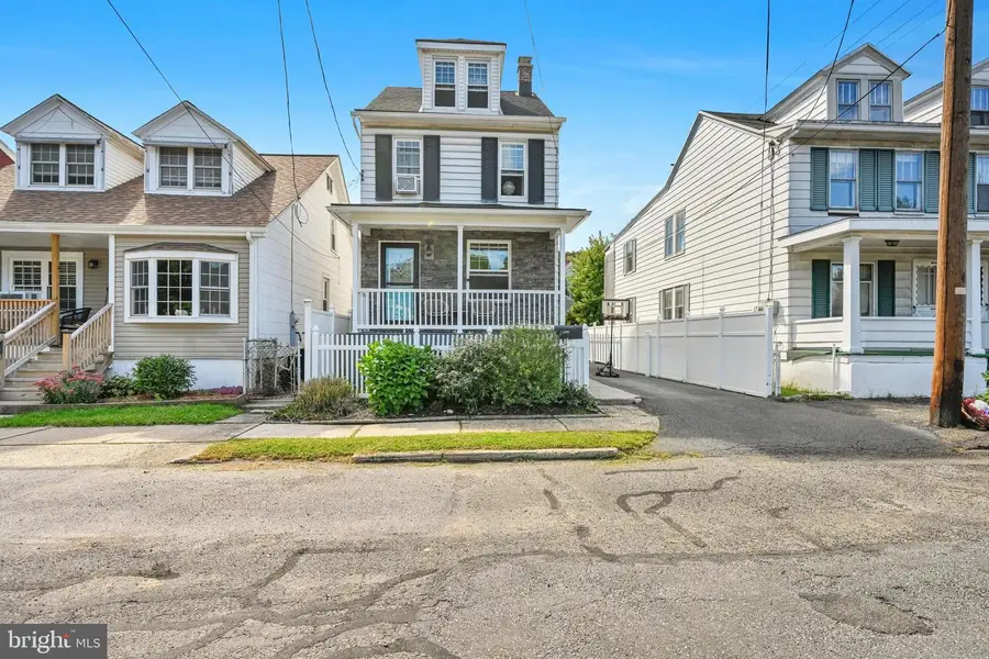 404 S Front St, Saint Clair, PA 17970 - #3