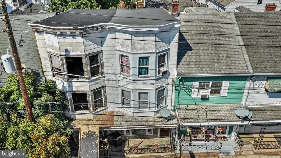 209 W Cherry St, Shenandoah, PA 17976 - #2