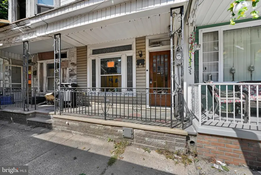209 W Cherry St, Shenandoah, PA 17976 - #3