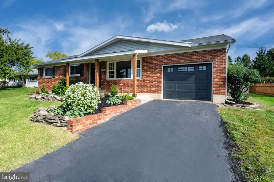 525 E Mifflin St, Orwigsburg, PA 17961 - #2