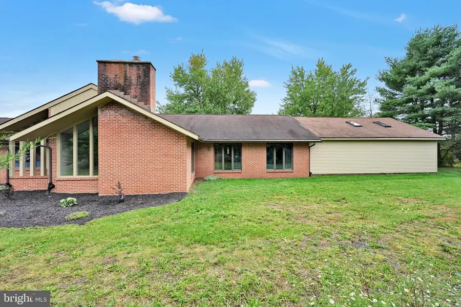 423 Hickory Dr, Auburn, PA 17922 - #3