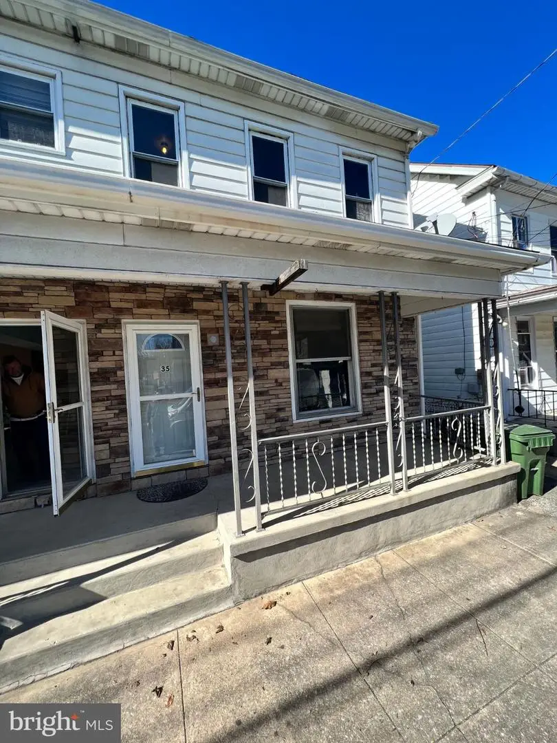 35 Pottsville St E, Pine Grove, PA 17963 - #1