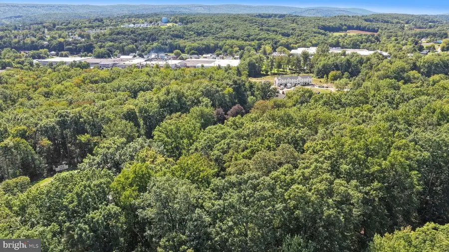 102 Oak Ln, Pine Grove, PA 17963 - #2