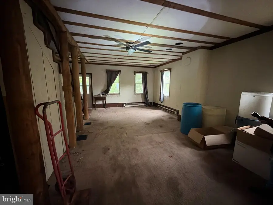 809 Clamtown Rd, New Ringgold, PA 17960 - #2