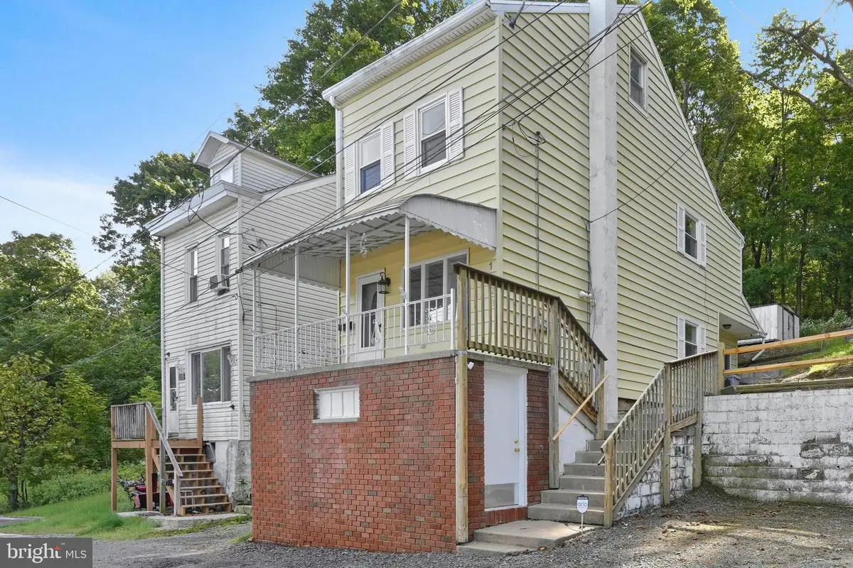 1023 W Schuylkill Ave, Pottsville, PA 17901 - #1