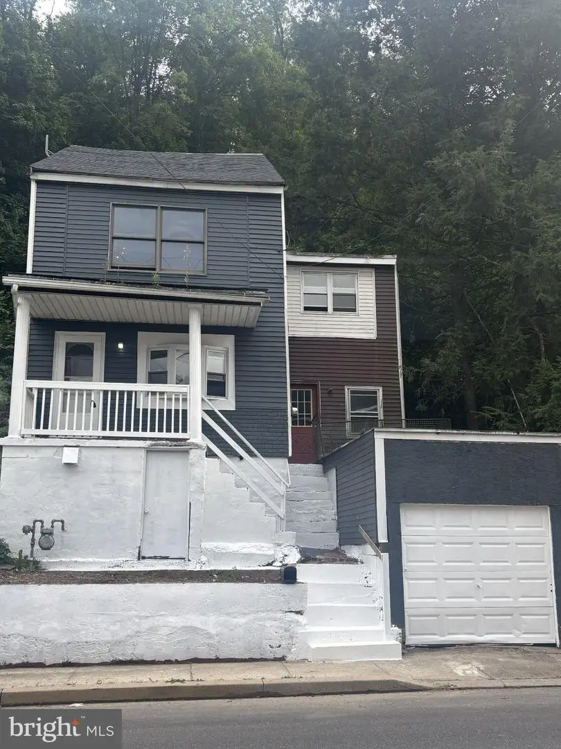 321 Peacock St, Pottsville, PA 17901 - #1