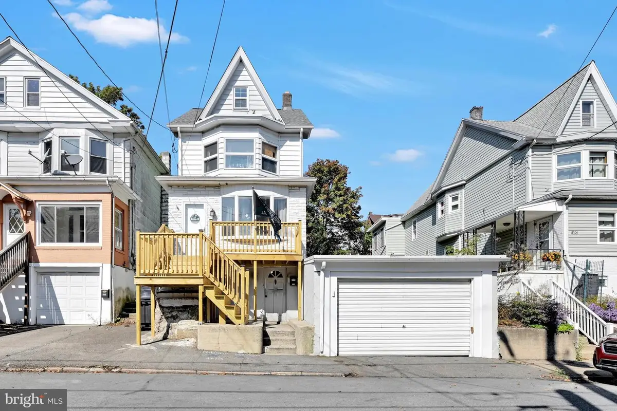 307 Indiana Ave, Shenandoah, PA 17976 - #1