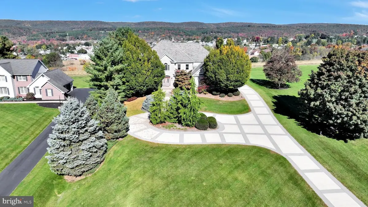 3010 Ridgeview Dr, Orwigsburg, PA 17961 - #1