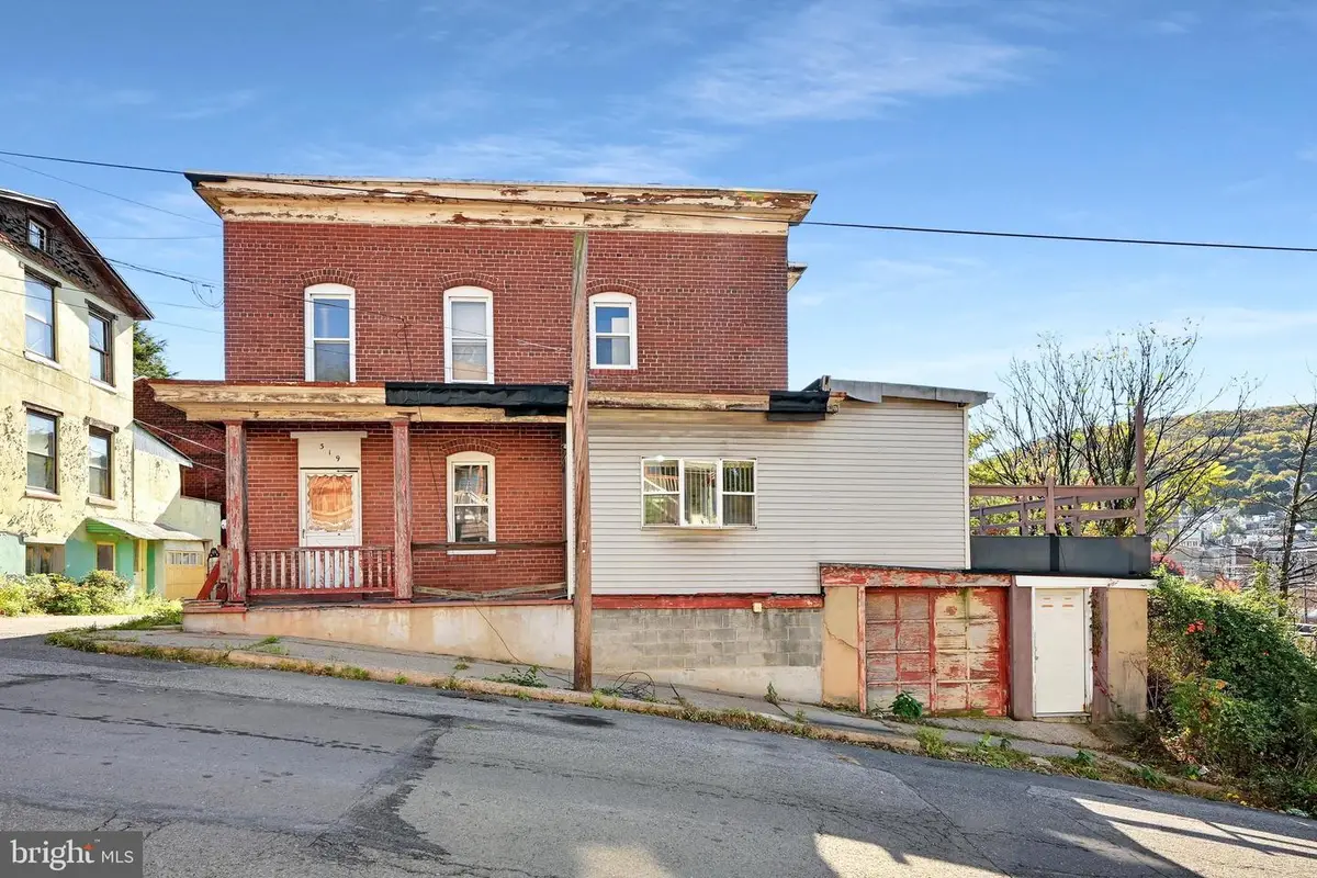 319 E Race St, Pottsville, PA 17901 - #1