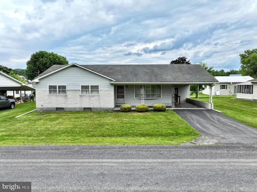 124 Vine St, Middleburg, PA 17842 - #2