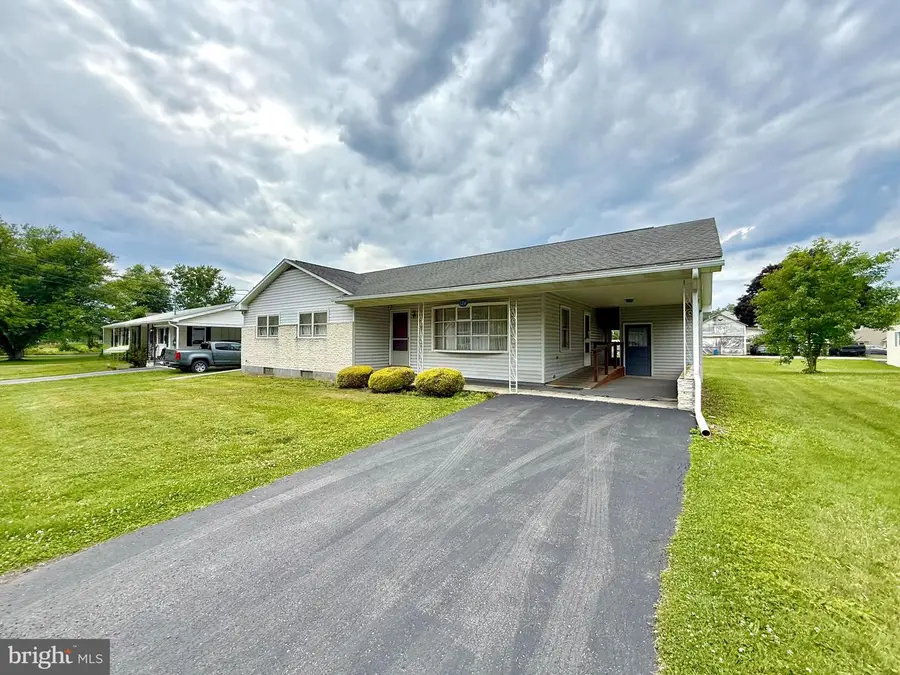 124 Vine St, Middleburg, PA 17842 - #3