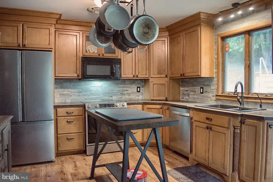 654 Plum St, New Berlin, PA 17855 - Image #2