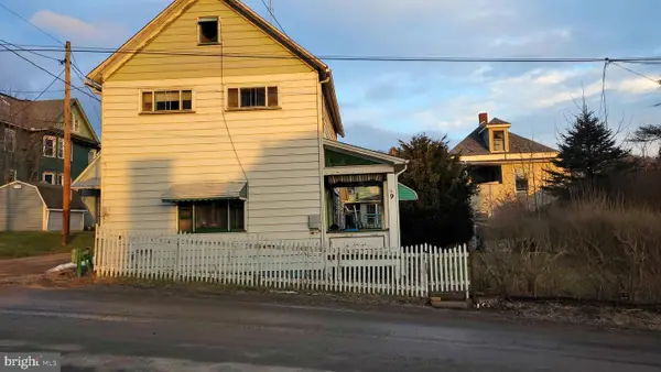 9 Oak St, OIL CITY, PA 16301