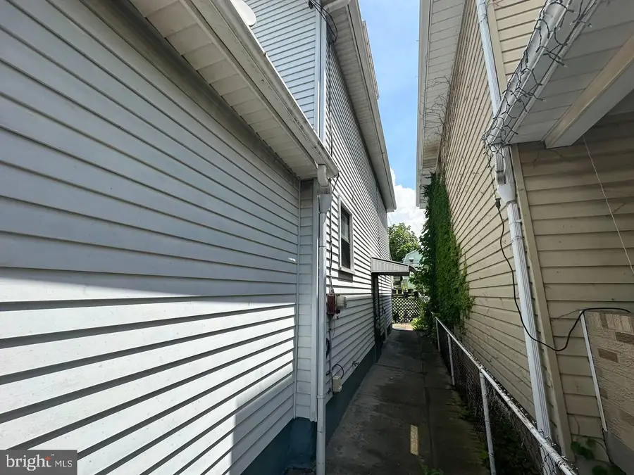 2018 Constitution Blvd, New Kensington, PA 15068 - #2