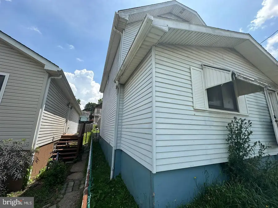 2018 Constitution Blvd, New Kensington, PA 15068 - #3