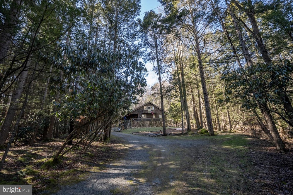 1129 Ledgedale Road, LAKE ARIEL, PA 18436 ERA