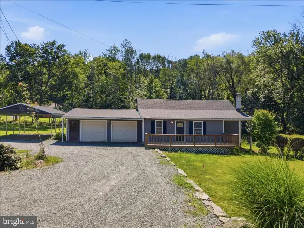 61e Lakeside Dr, HONESDALE, PA 18431