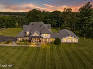 17 Cricket Hill Rd, HAWLEY, PA 18428