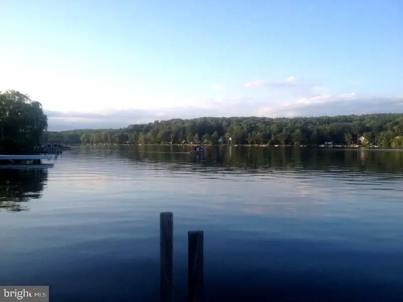 32 Shore Dr, Tunkhannock, PA 18657 - #2