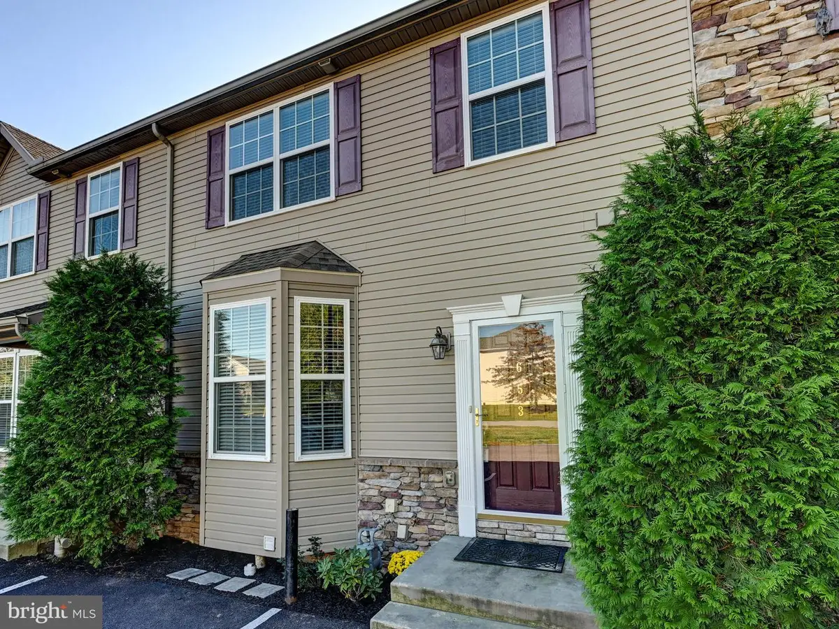 653 Sunglow Dr, Shrewsbury, PA 17361 - Image #1