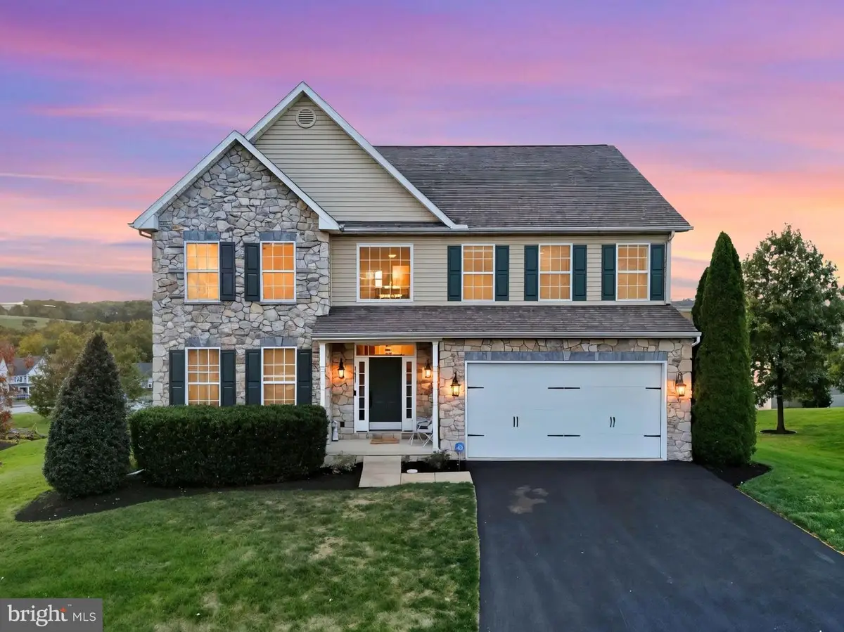 1404 Crest Way, York, PA 17403 - Image #1