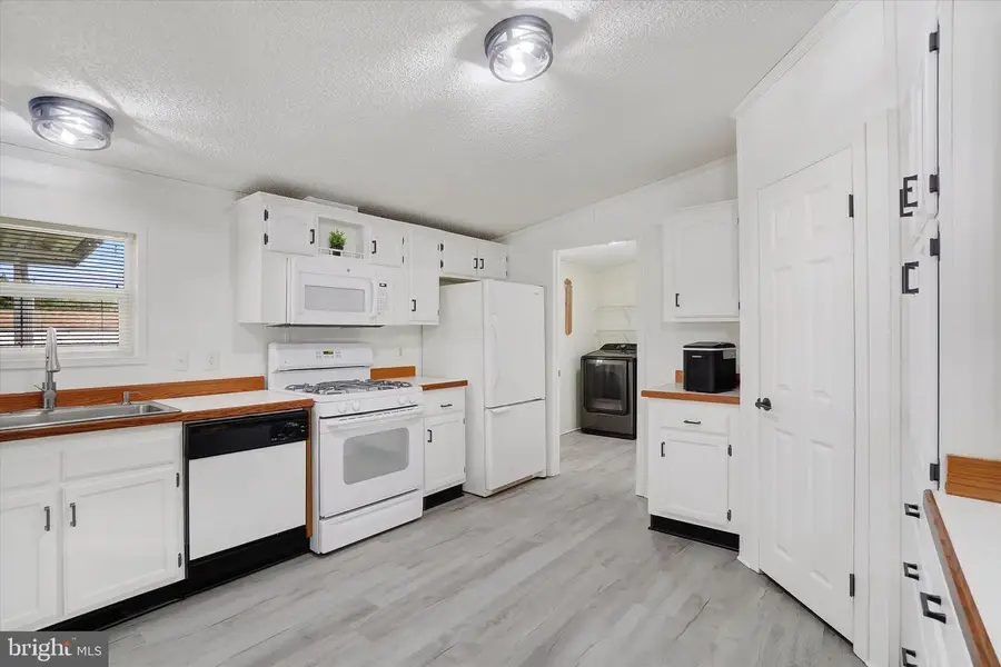 14 Spruce Ln, Manchester, PA 17345 - Image #3