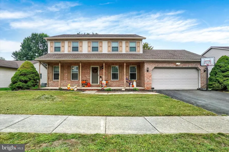 2825 Sparrow Dr, York, PA 17408 - Image #2