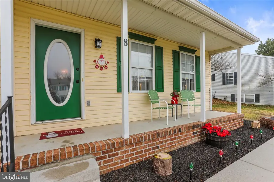 8 Magnolia Ln, Hanover, PA 17331 - Image #2